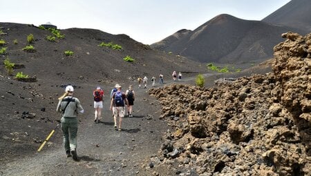 Wandern am Fusse Fogo Vulkan