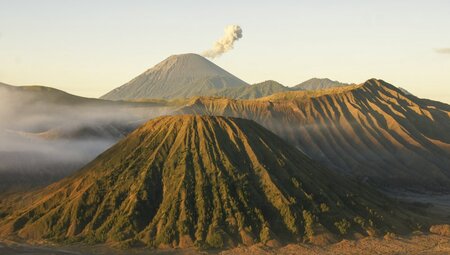 Java Bromo Semeru mit kleiner Eruption