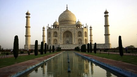 Agras berühmtestes Bauwerk, das Taj Mahal