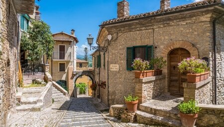 Malerische Anblick in Casperia, einem wunderschönen Dorf in der Provinz Rieti, Latium, Italien.