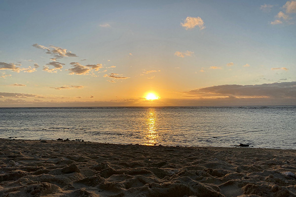 Sonnenuntergang am Meer in Saint-Gilles les Bains auf La Réunion