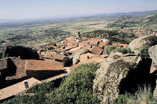 Blick von oben auf Monsanto, Portugal