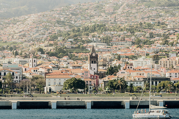 Blick auf die Bucht von Funchal auf Madeira, Portugal