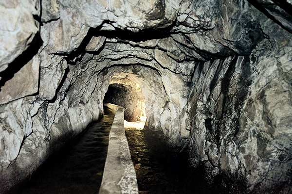 Tunnel an der Levada Caldeirão Verde, Madeira, Portugal