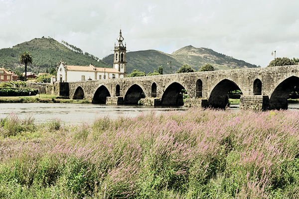 Brücke und Kirche von Ponte de Lima