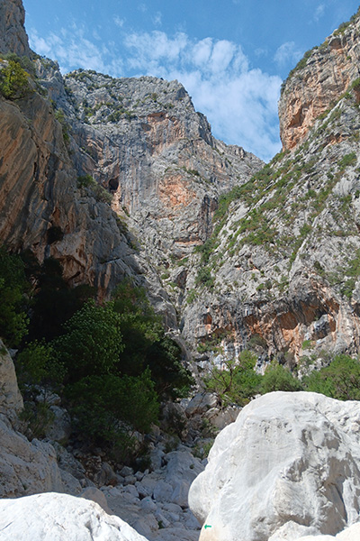 Blick auf den Eingang der Schlucht Goropu auf Sardinien